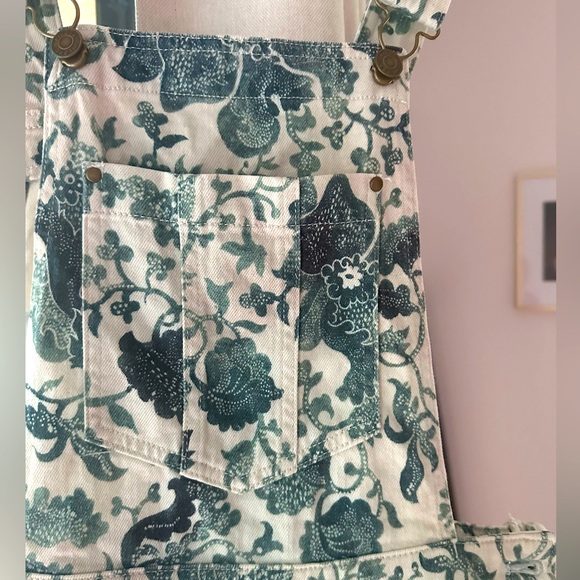 Anthropology Pilco Botanical Print Overall Shorts - Picture 3 of 3